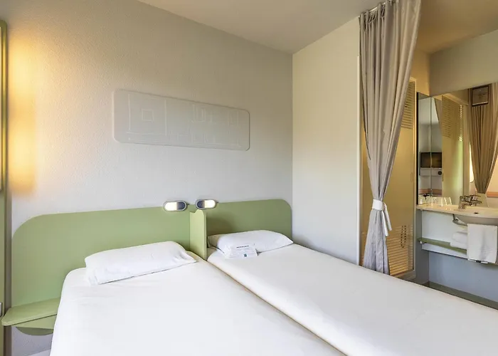 Отель Ibis Budget Pourcain Сен-Пурсен-сюр-Сьюль