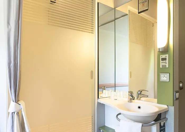 Отель Ibis Budget Pourcain 2*